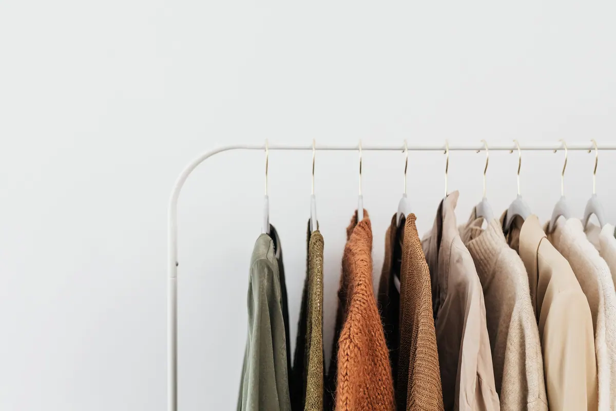 Wardrobe & hanging garments